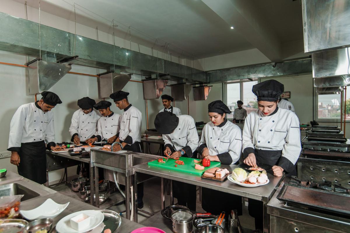 Students working in BIHM Kitchen Lab
